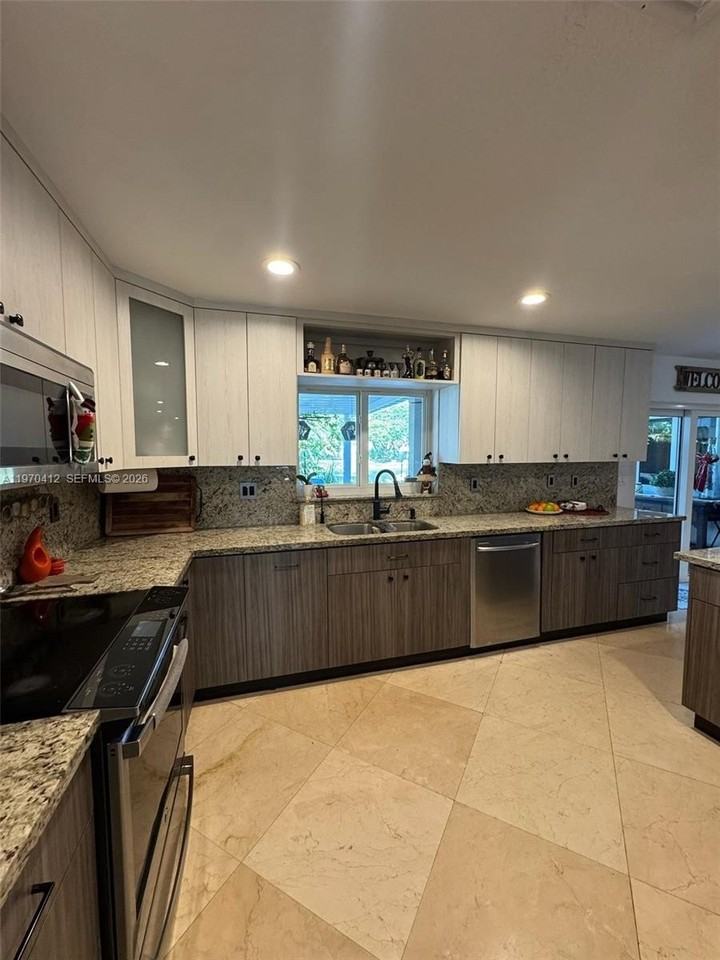 10973 Nw 53rd Ln - Photo 6 of 50