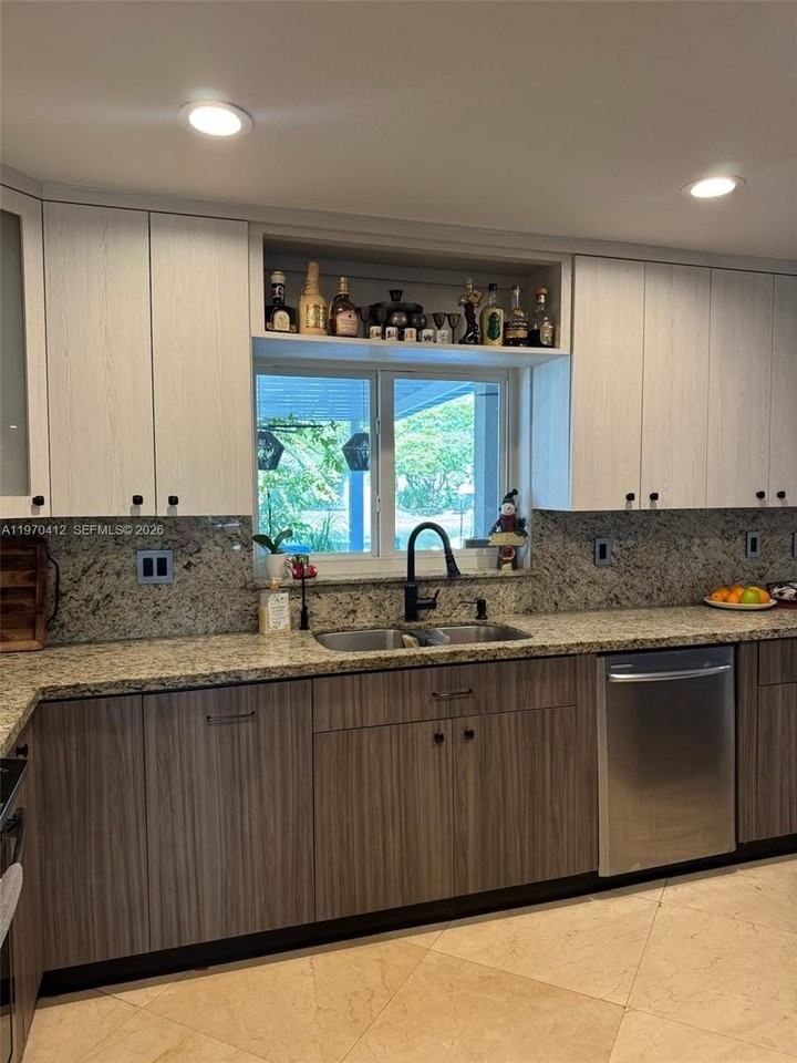 10973 Nw 53rd Ln - Photo 7 of 50