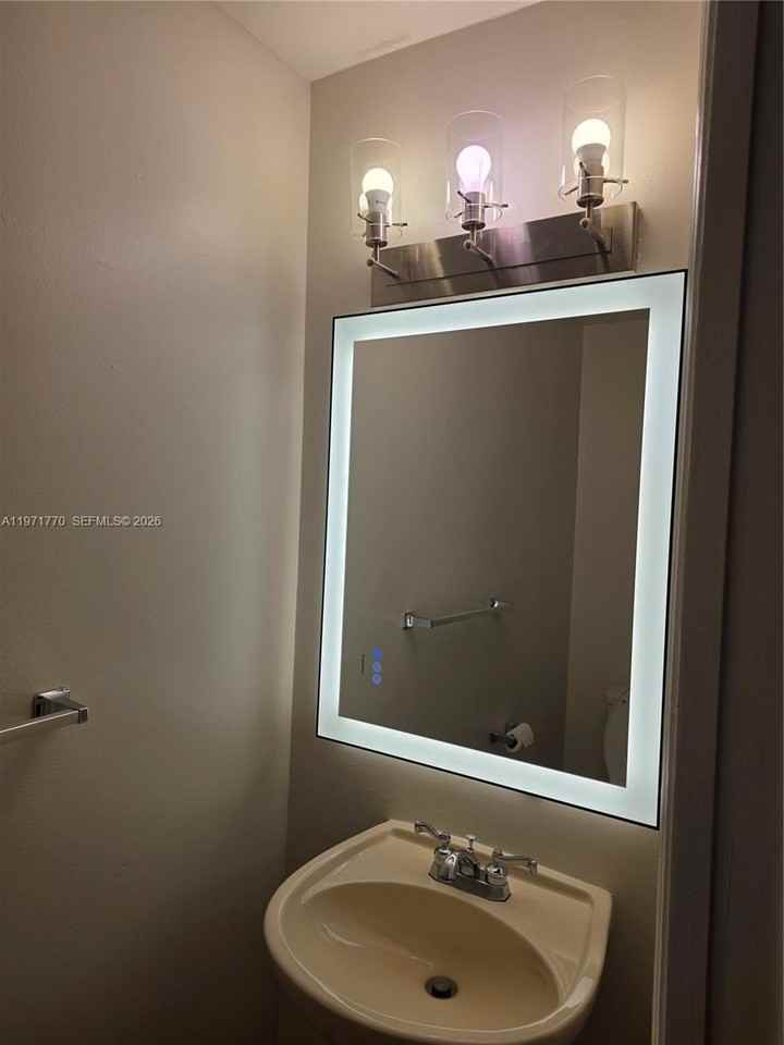 12490 Sw 54th St #12490 - Photo 4 of 7