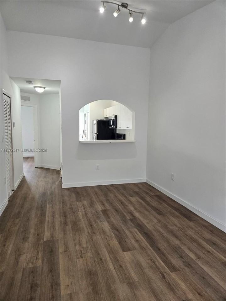 2621 Se 12th Rd #205 - Photo 2 of 7