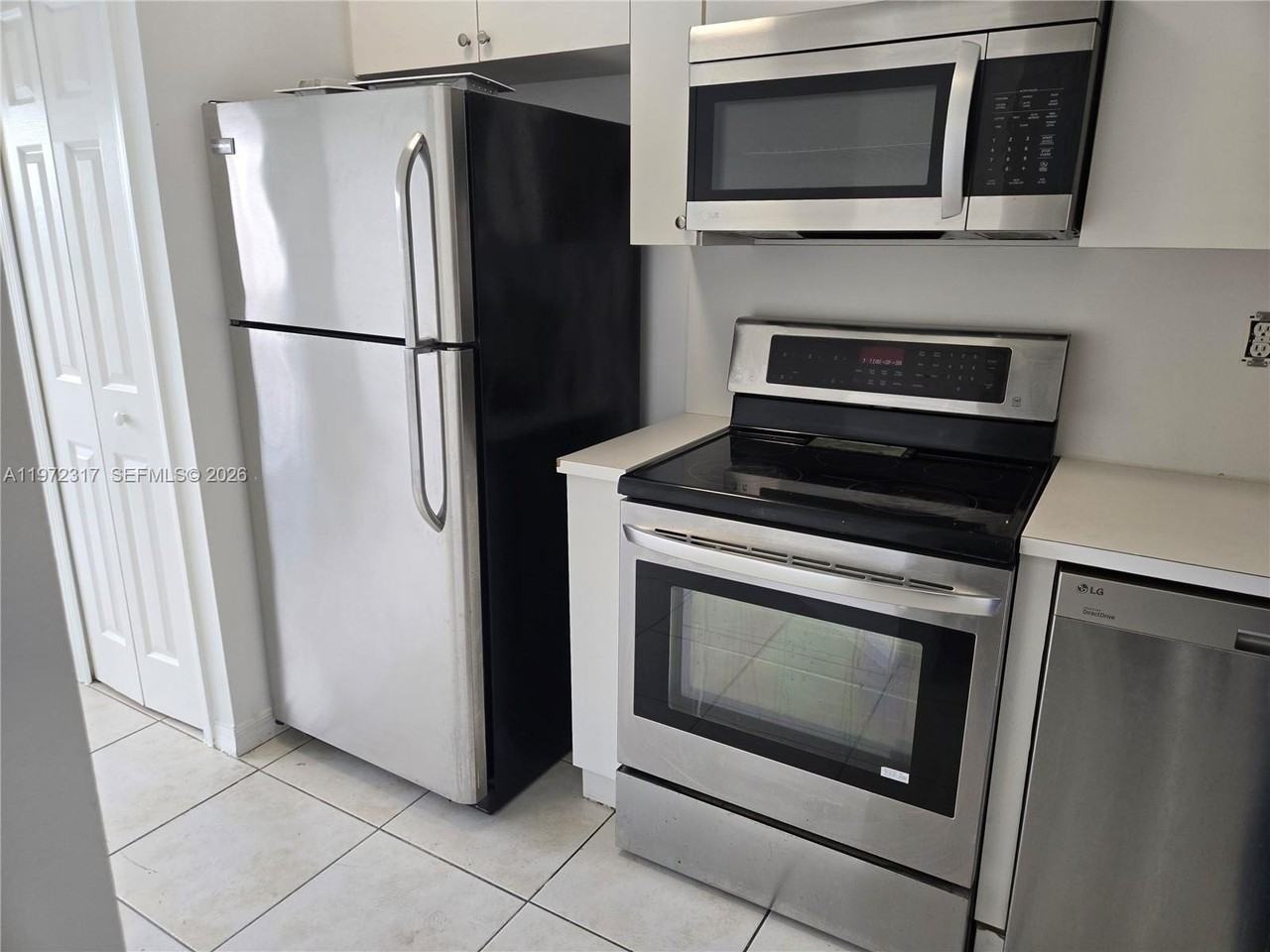 2621 Se 12th Rd #205 - Photo 3 of 7