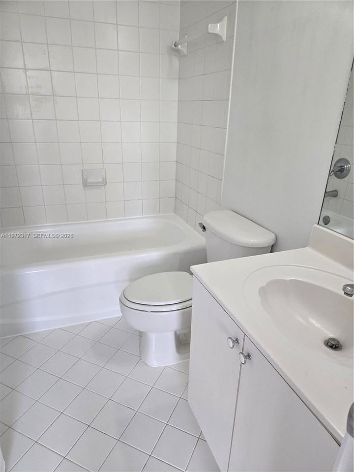 2621 Se 12th Rd #205 - Photo 4 of 7