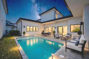 featured image of 5718 Ashwood Cir W #5718