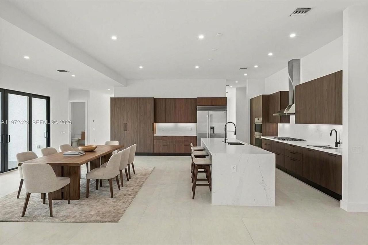 5718 Ashwood Cir W #5718 - Photo 2 of 50