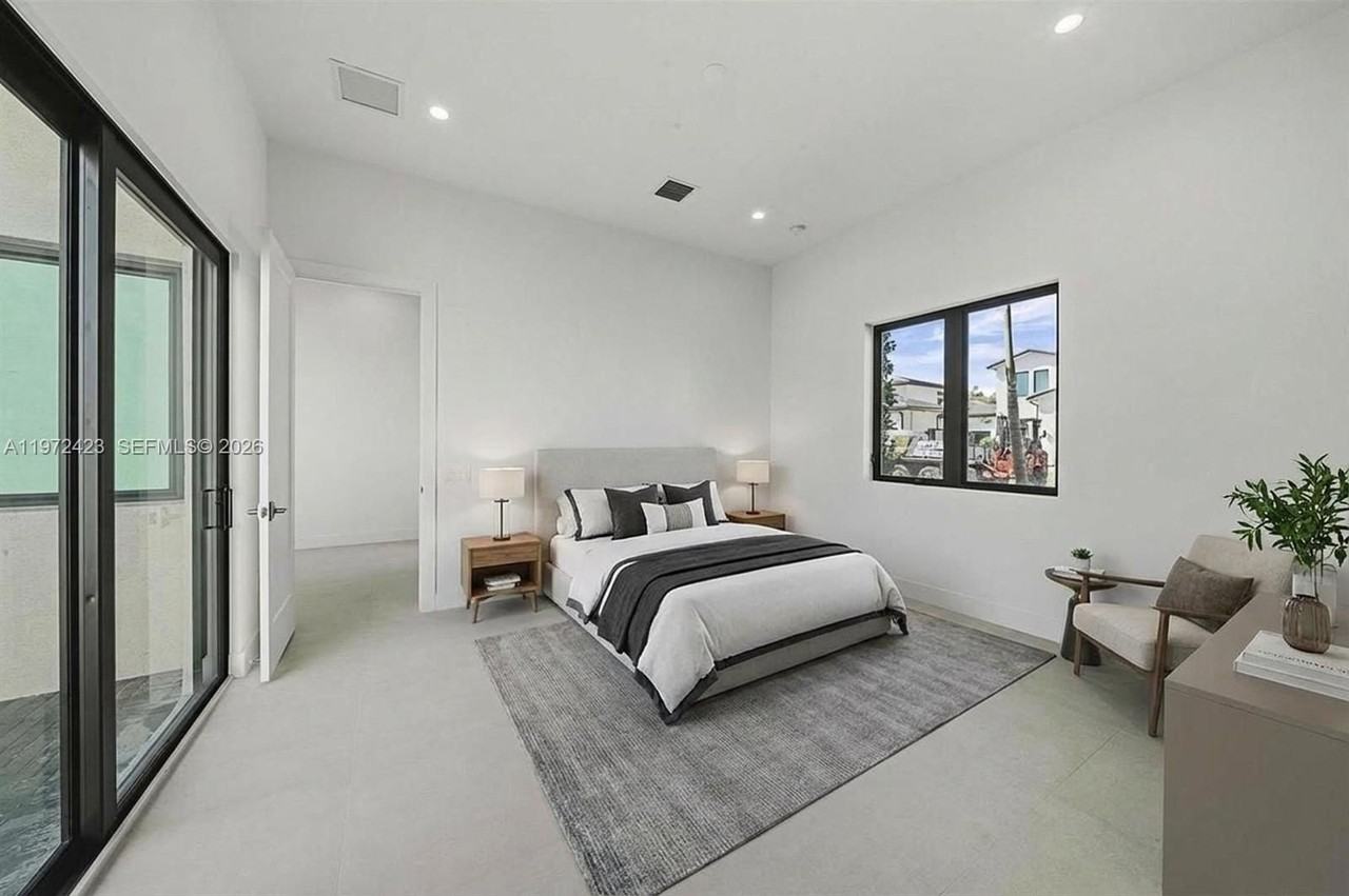 5718 Ashwood Cir W #5718 - Photo 4 of 50