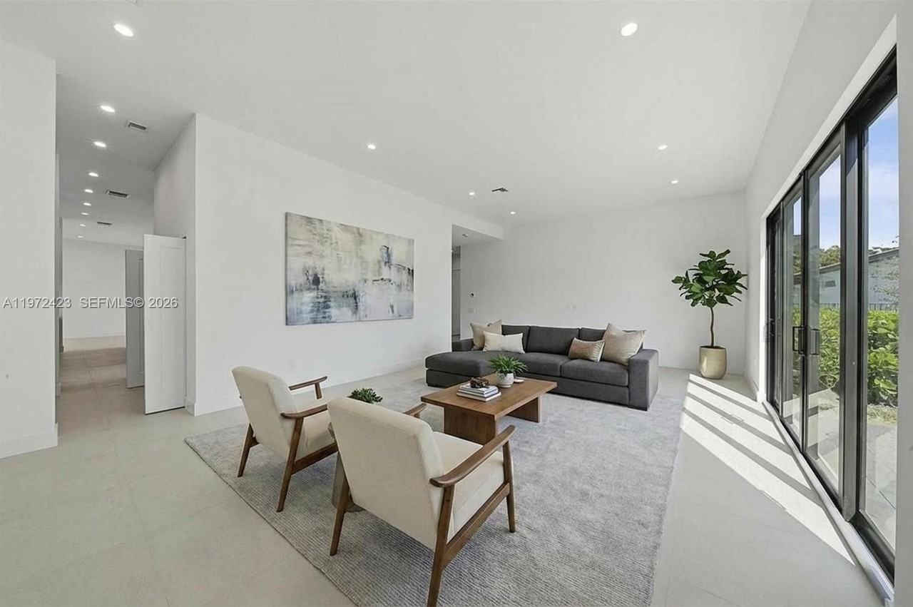 5718 Ashwood Cir W #5718 - Photo 5 of 50