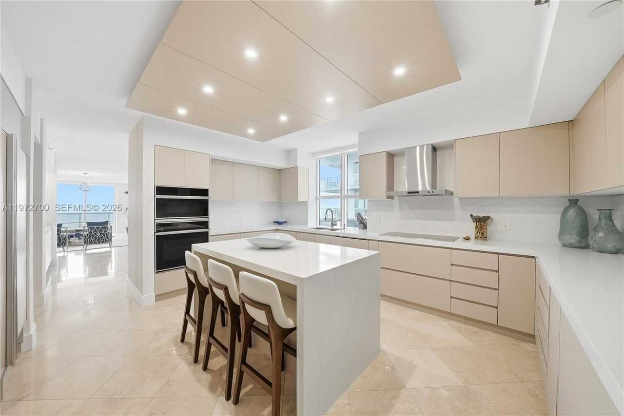 5801 Collins Ave #700 - Photo 7 of 39