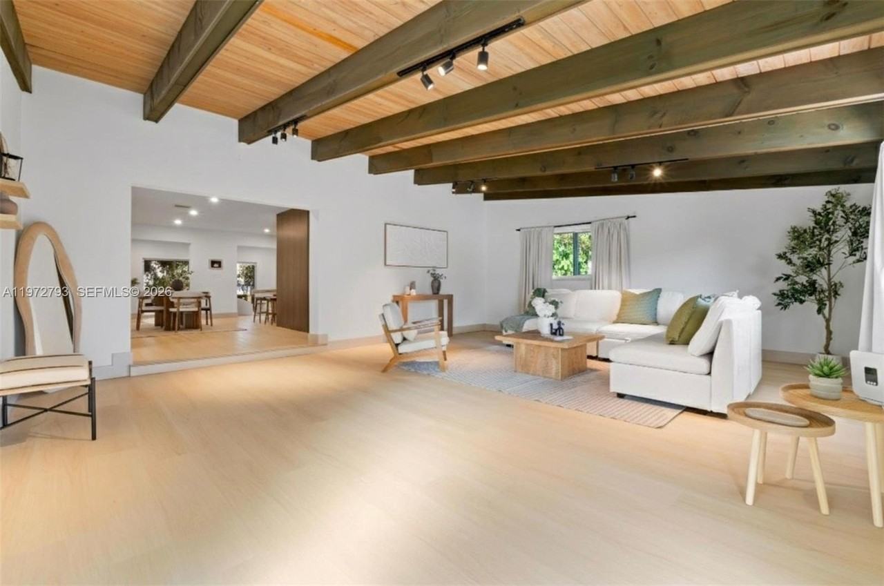 1905 Nw 62nd Ter - Photo 2 of 50