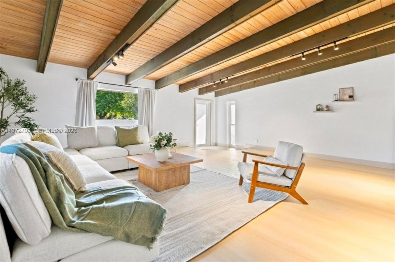 1905 Nw 62nd Ter - Photo 4 of 50