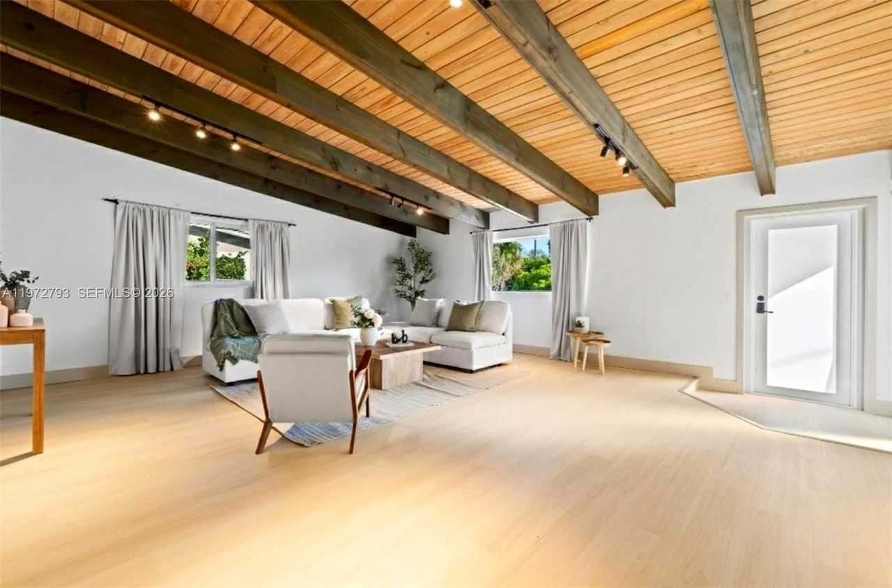 1905 Nw 62nd Ter - Photo 5 of 50