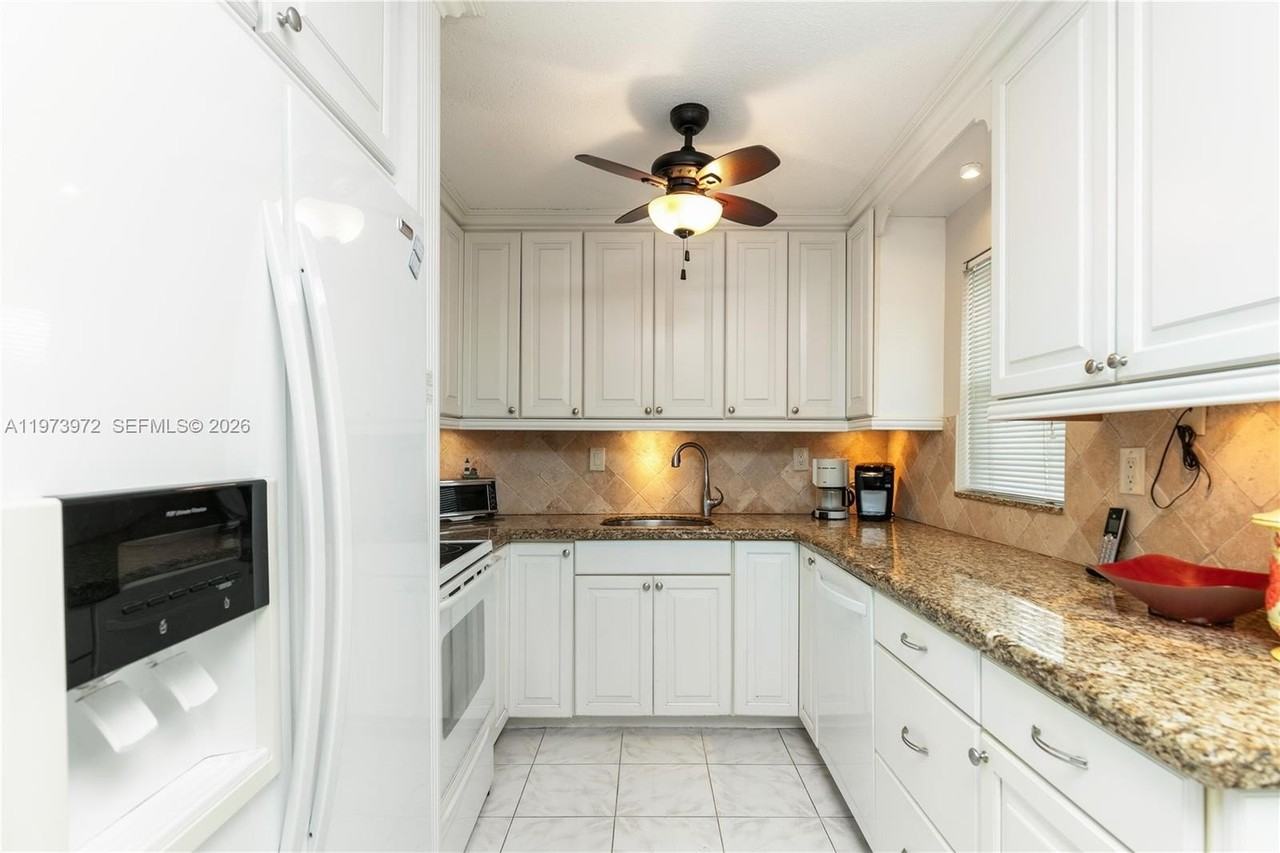 3131 S Ocean Dr #110 - Photo 5 of 31