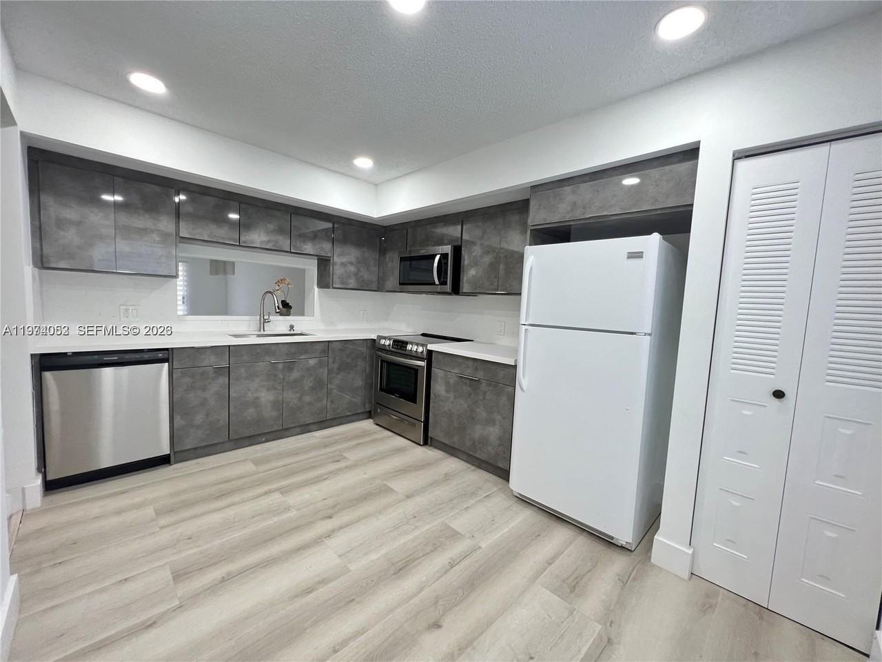 1001 Sw 128th Ter #406B - Photo 2 of 12