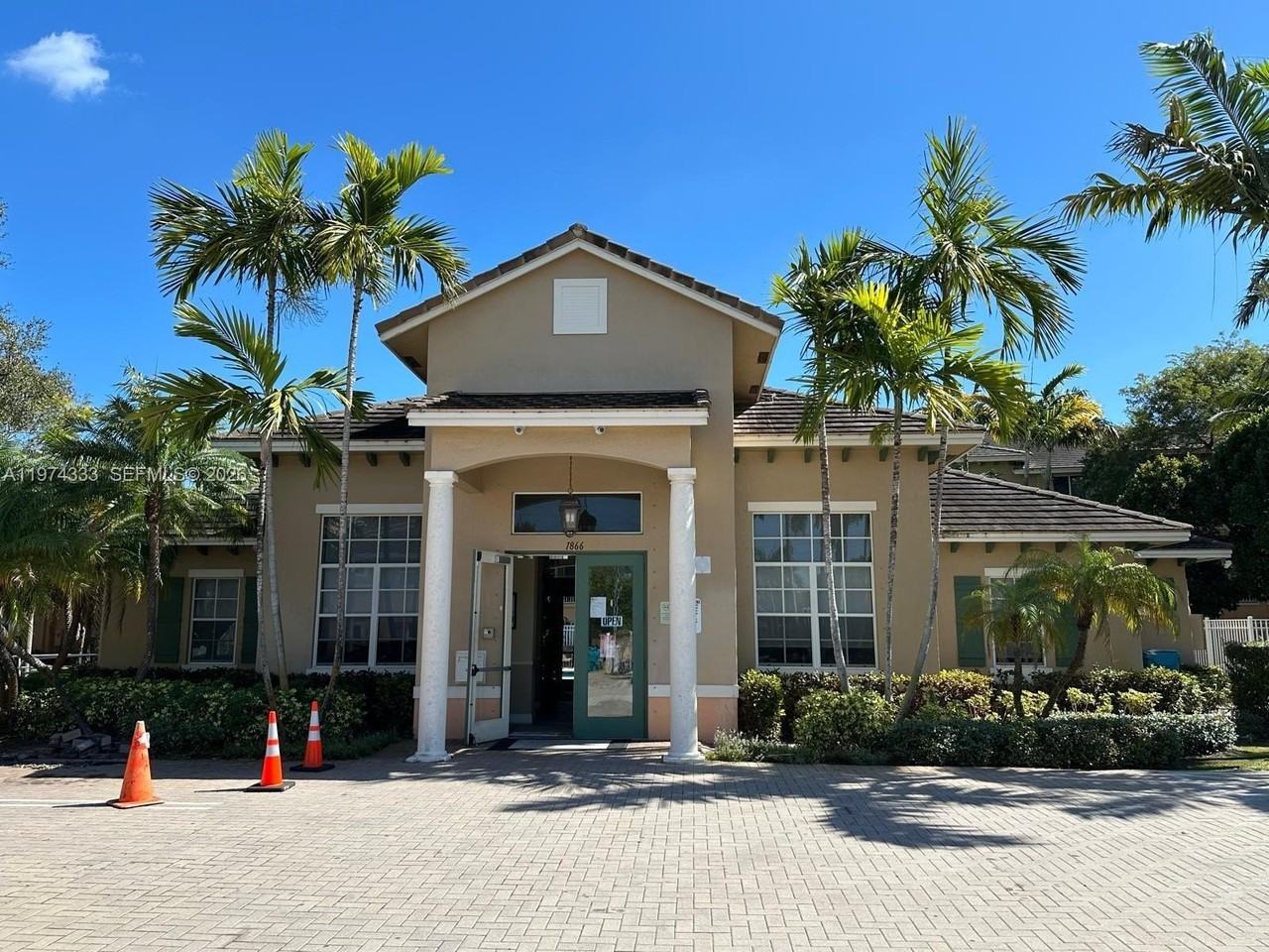 1972 Ne 5th St #7972 - Photo 2 of 27