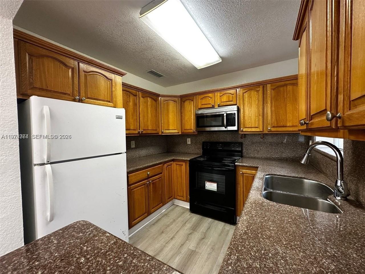 11840 Sw 175th Ter #11840 - Photo 5 of 24