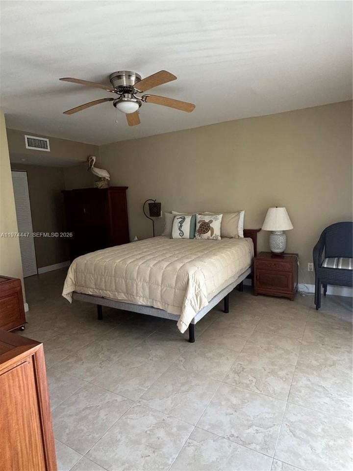 77 Crandon Blvd #9E - Photo 4 of 11