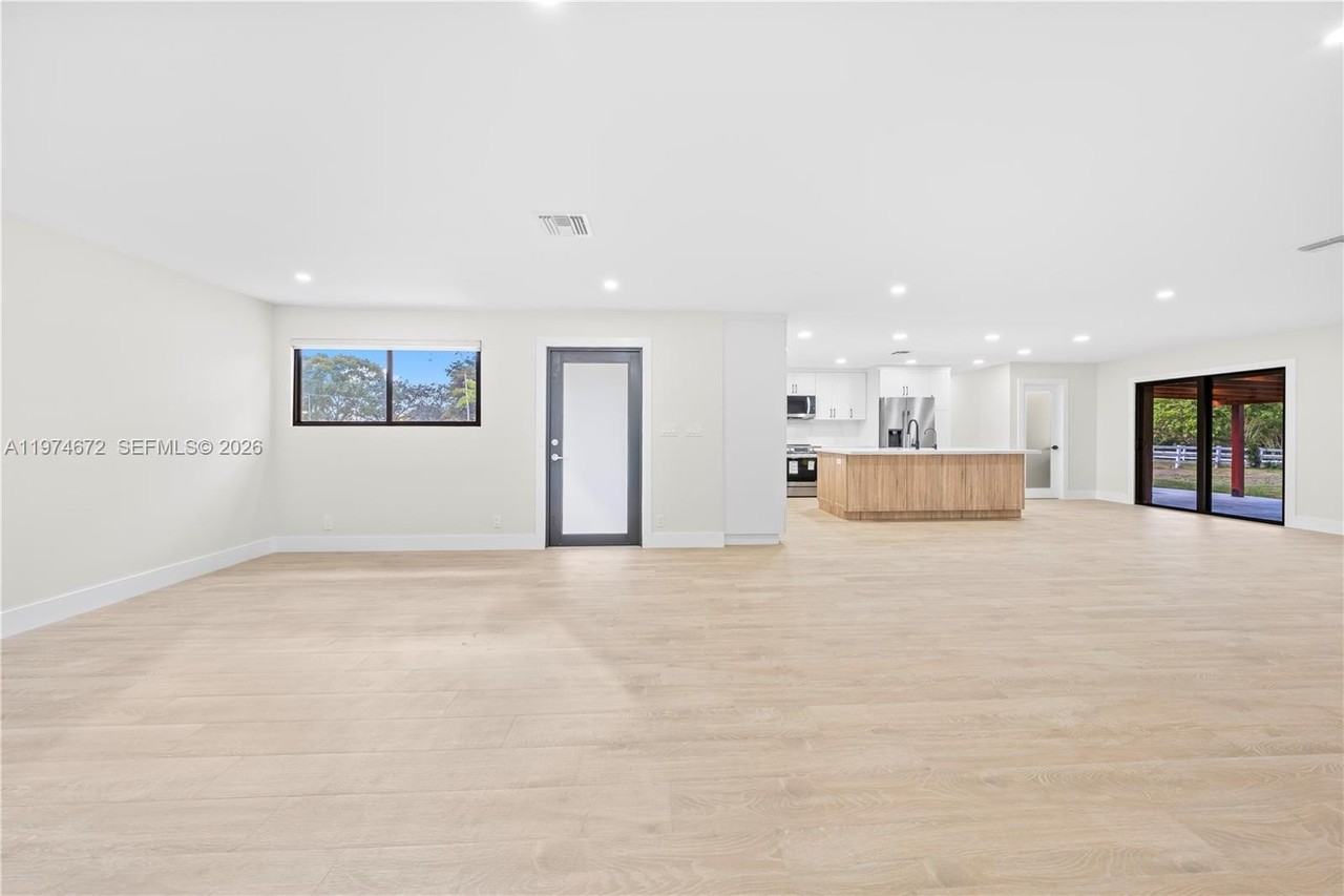 15131 Sw 31st Ct #15131 - Photo 4 of 50