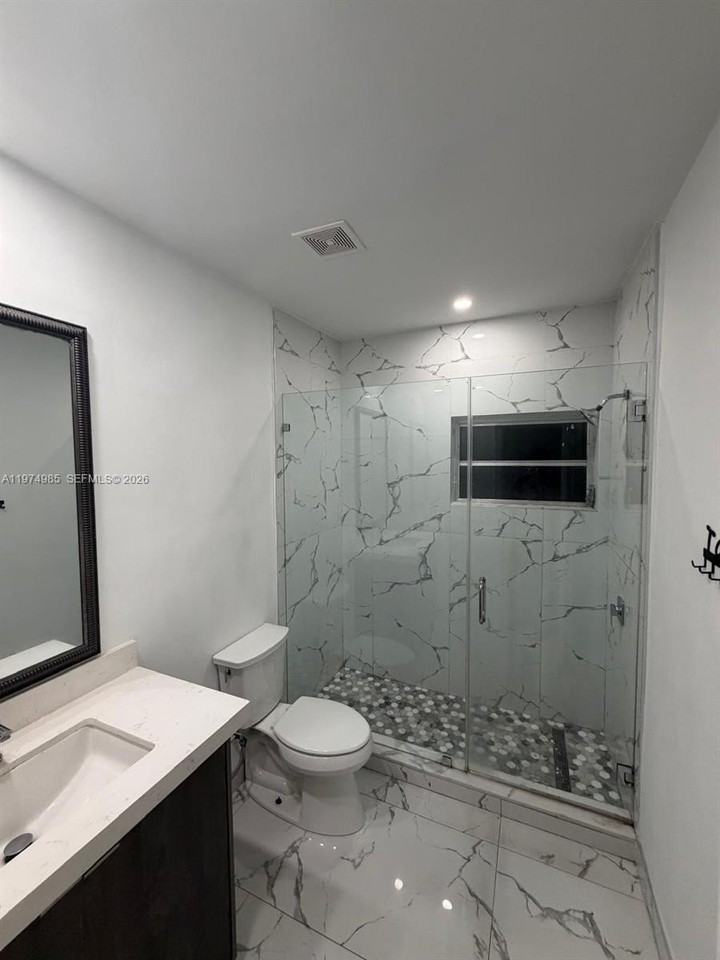 345 Sw 49th Ave - Photo 3 of 13