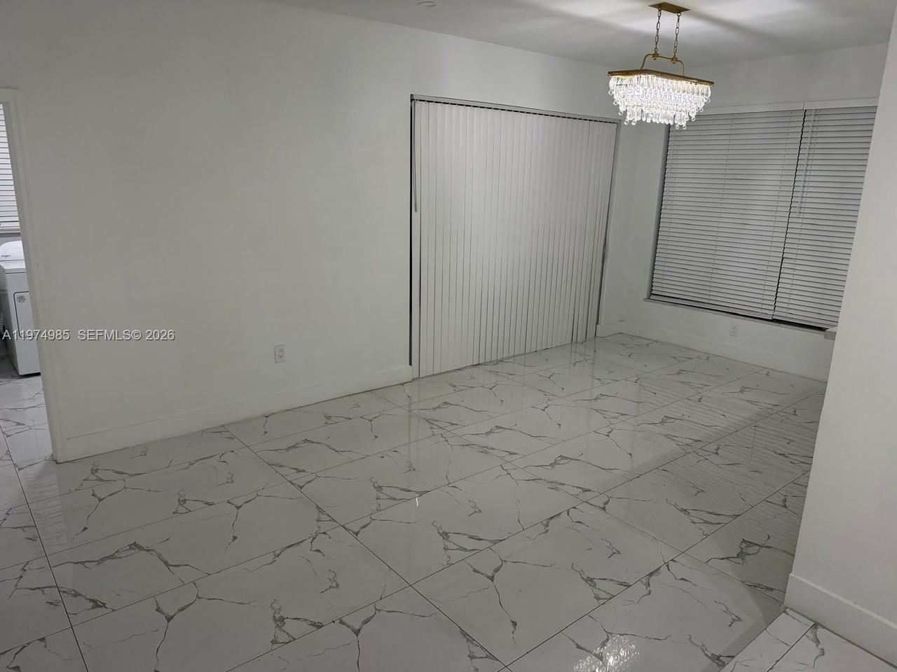 345 Sw 49th Ave - Photo 5 of 13