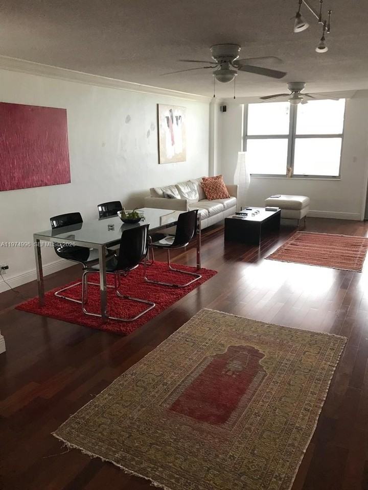 9225 Collins Ave #903