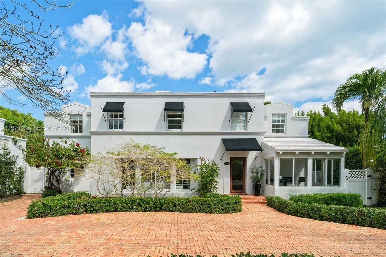 939 W 47th Ct - Photo 5 of 47