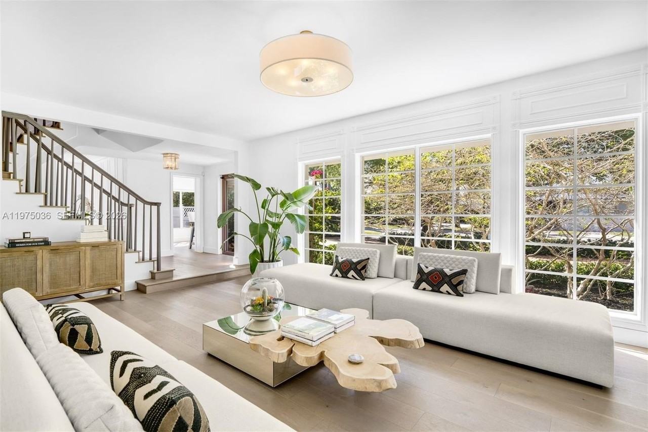 939 W 47th Ct - Photo 7 of 47