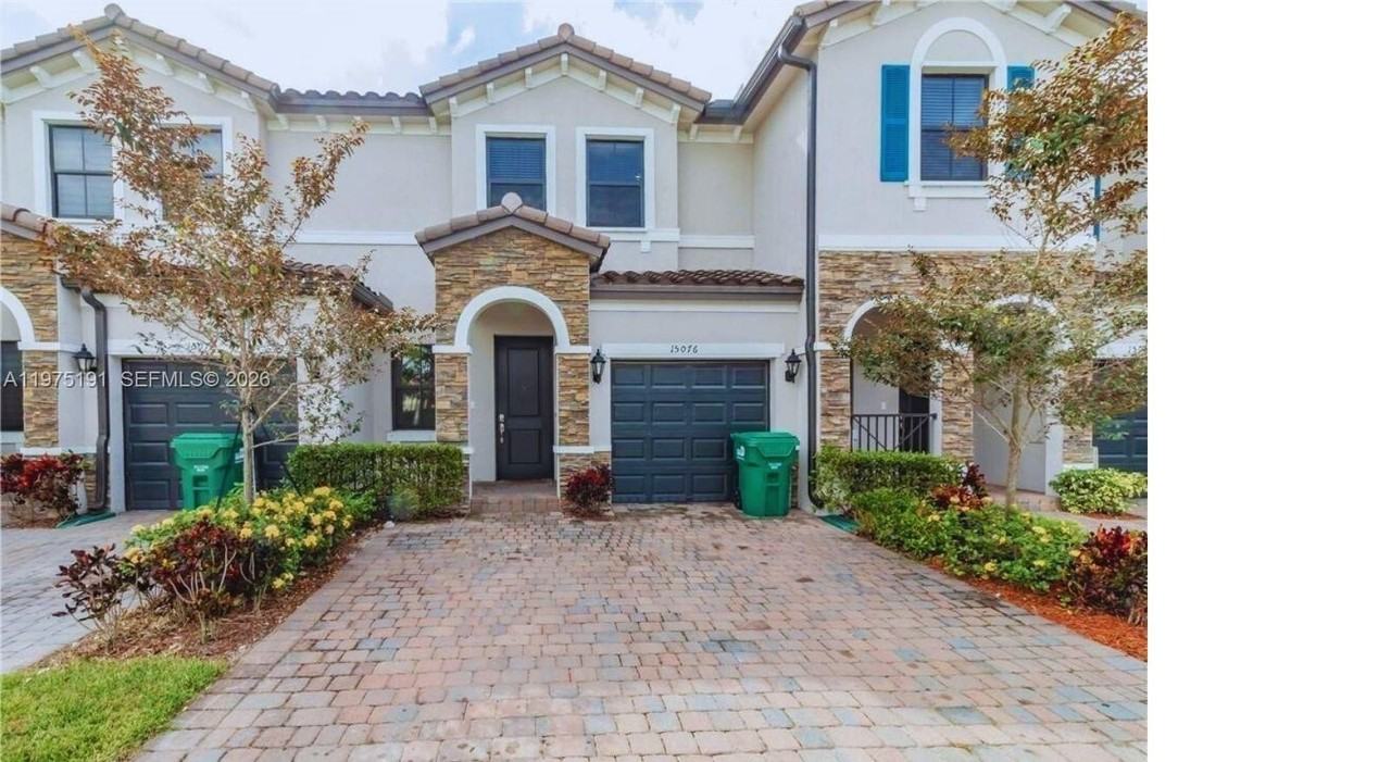 15076 Sw 117th Ter #0 - Photo 2 of 31