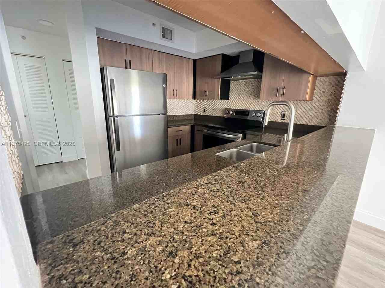 440 S Park Rd #4-202 - Photo 2 of 11