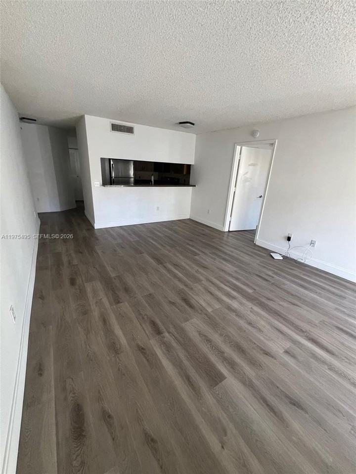 440 S Park Rd #4-202 - Photo 5 of 11