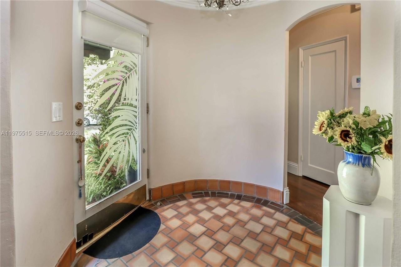 1260 La Mancha Ave - Photo 2 of 17