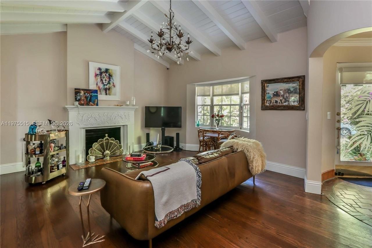 1260 La Mancha Ave - Photo 4 of 17