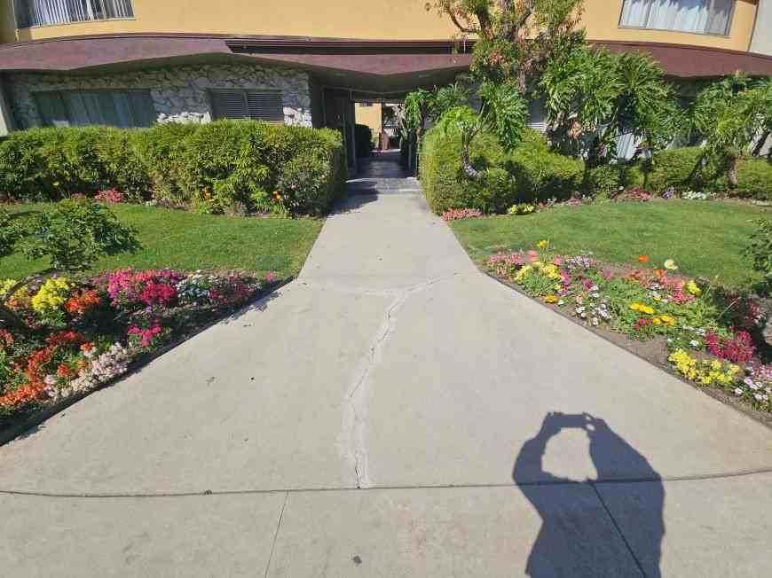 14413 Addison St - Photo 2 of 10