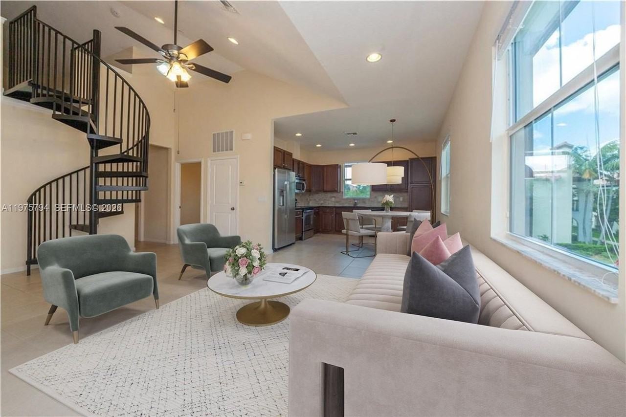 8140 Cascada Isles Dr - Photo 2 of 10