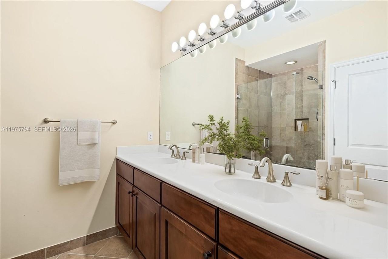 8140 Cascada Isles Dr - Photo 5 of 10