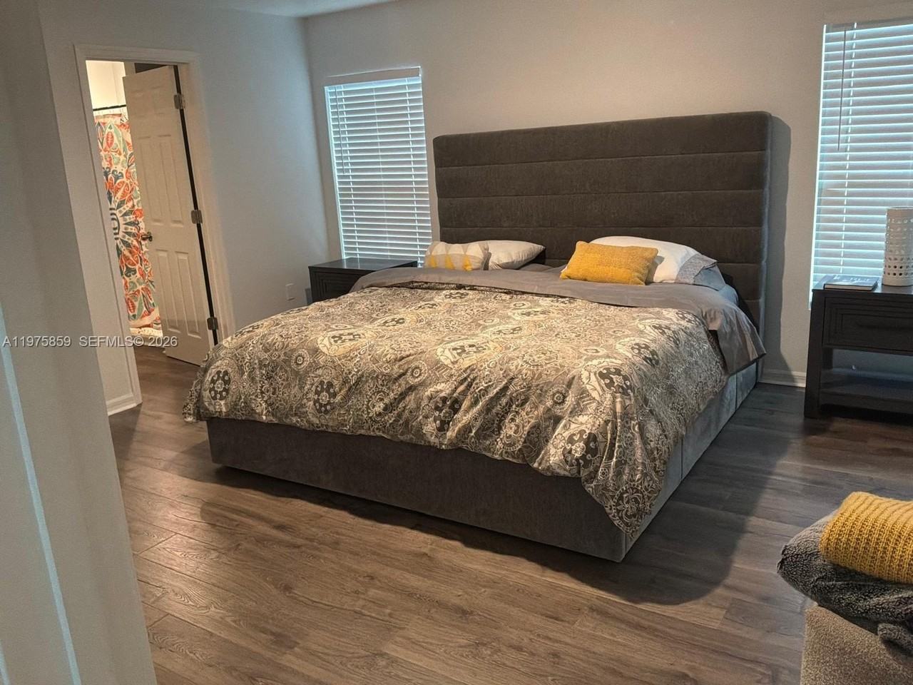 2180 Sw Cameo Blvd - Photo 2 of 12