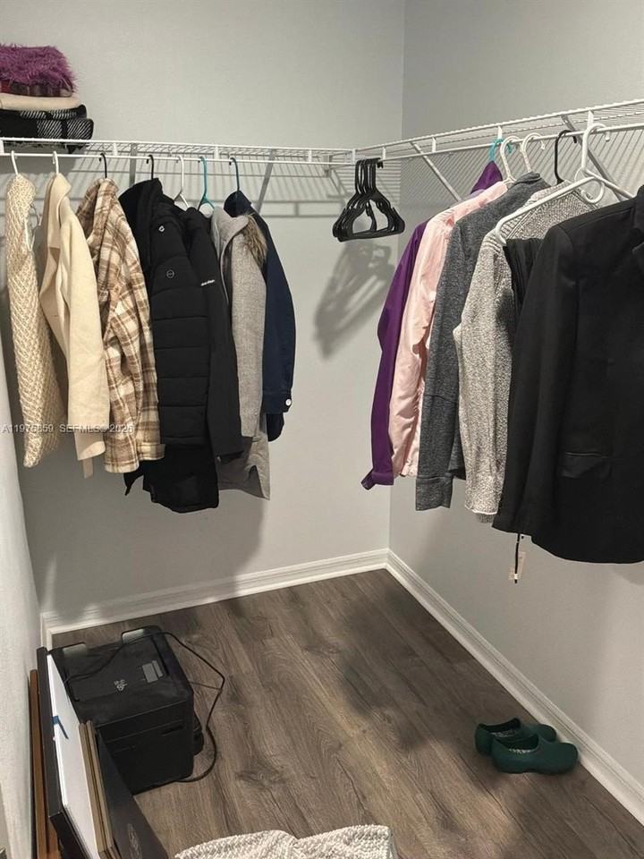 2180 Sw Cameo Blvd - Photo 3 of 12