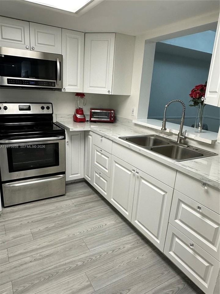 2055 Sw 122nd Ave #425 - Photo 7 of 21