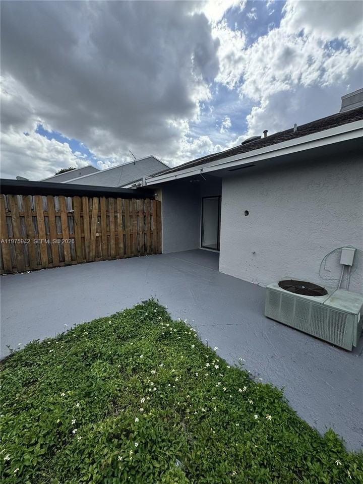 8341 Sw 148th Pl #8341 - Photo 2 of 21