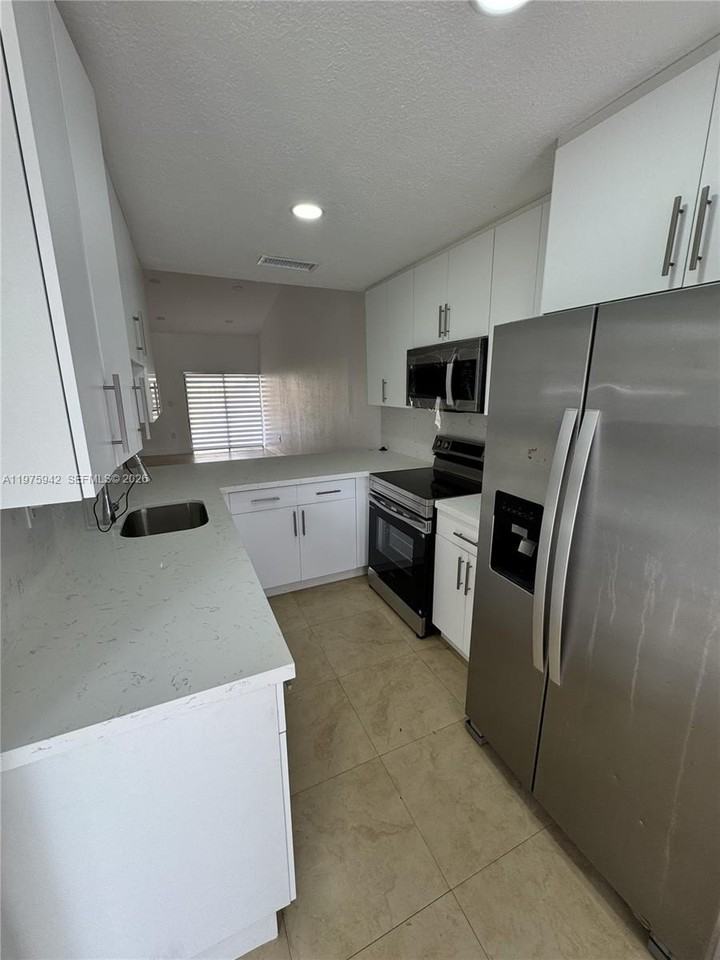 8341 Sw 148th Pl #8341 - Photo 4 of 21