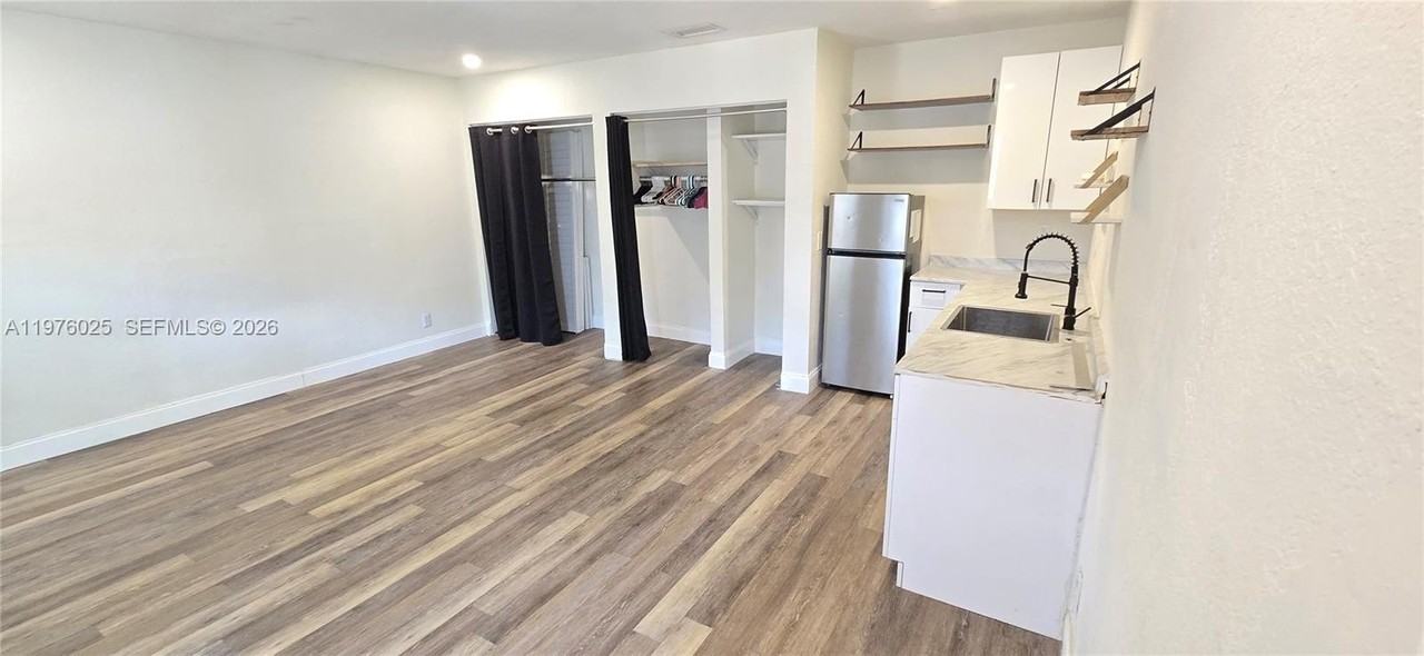 201 Ne 2nd Ave #1 - Photo 3 of 15