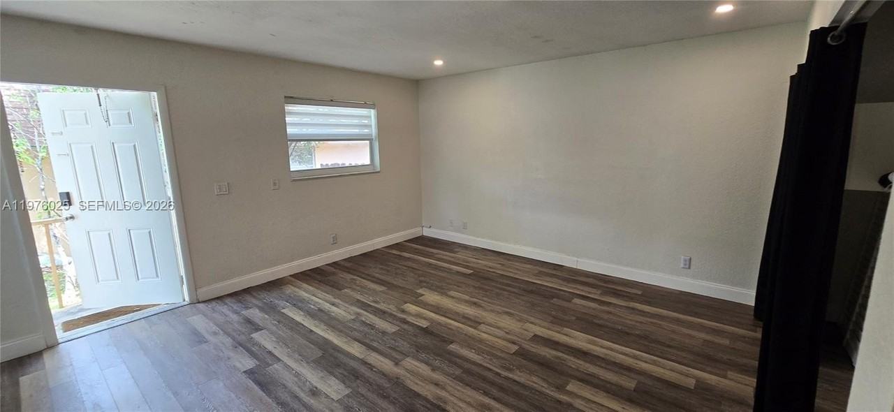 201 Ne 2nd Ave #1 - Photo 4 of 15