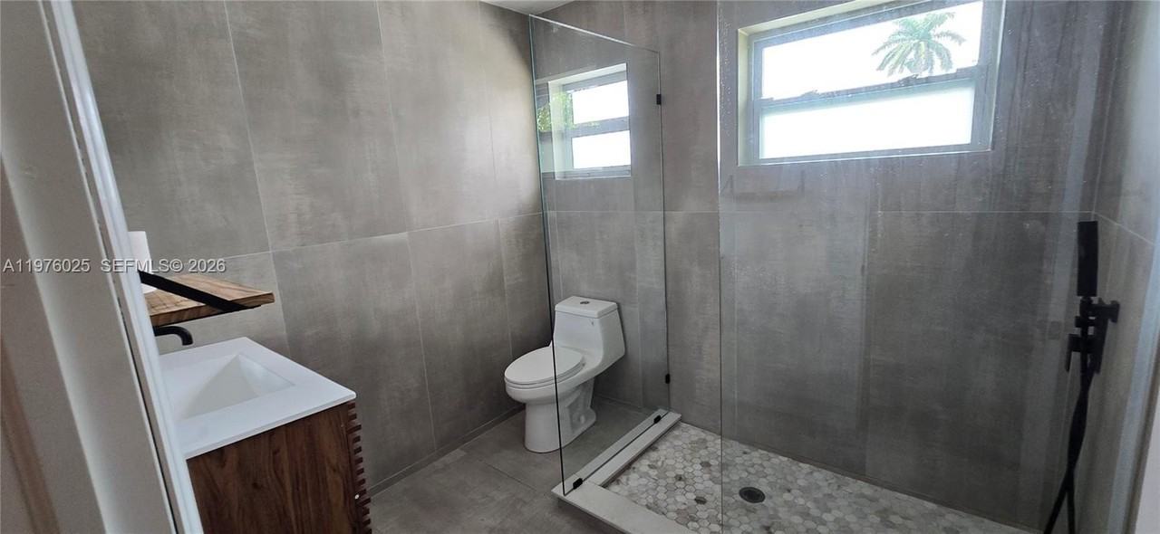 201 Ne 2nd Ave #1 - Photo 5 of 15