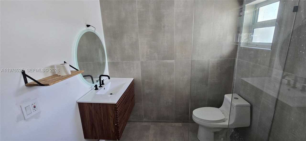 201 Ne 2nd Ave #1 - Photo 6 of 15