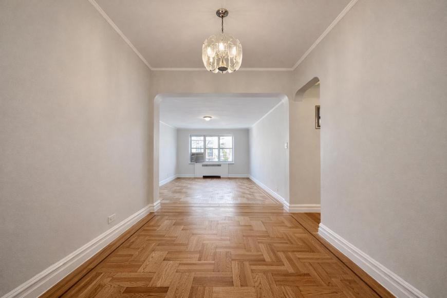 100 Bennett Ave - Photo 4 of 10