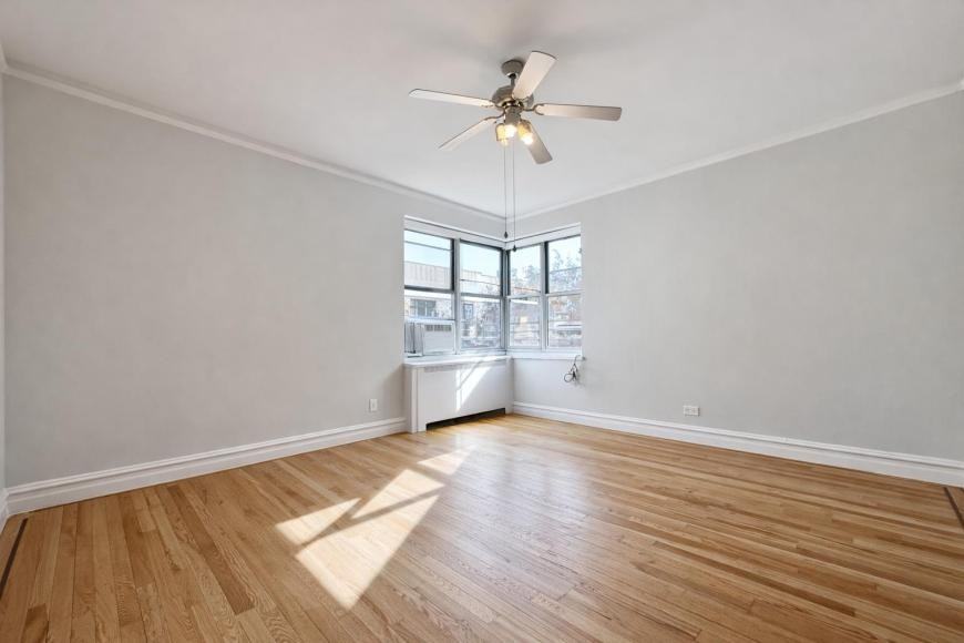 100 Bennett Ave - Photo 6 of 10