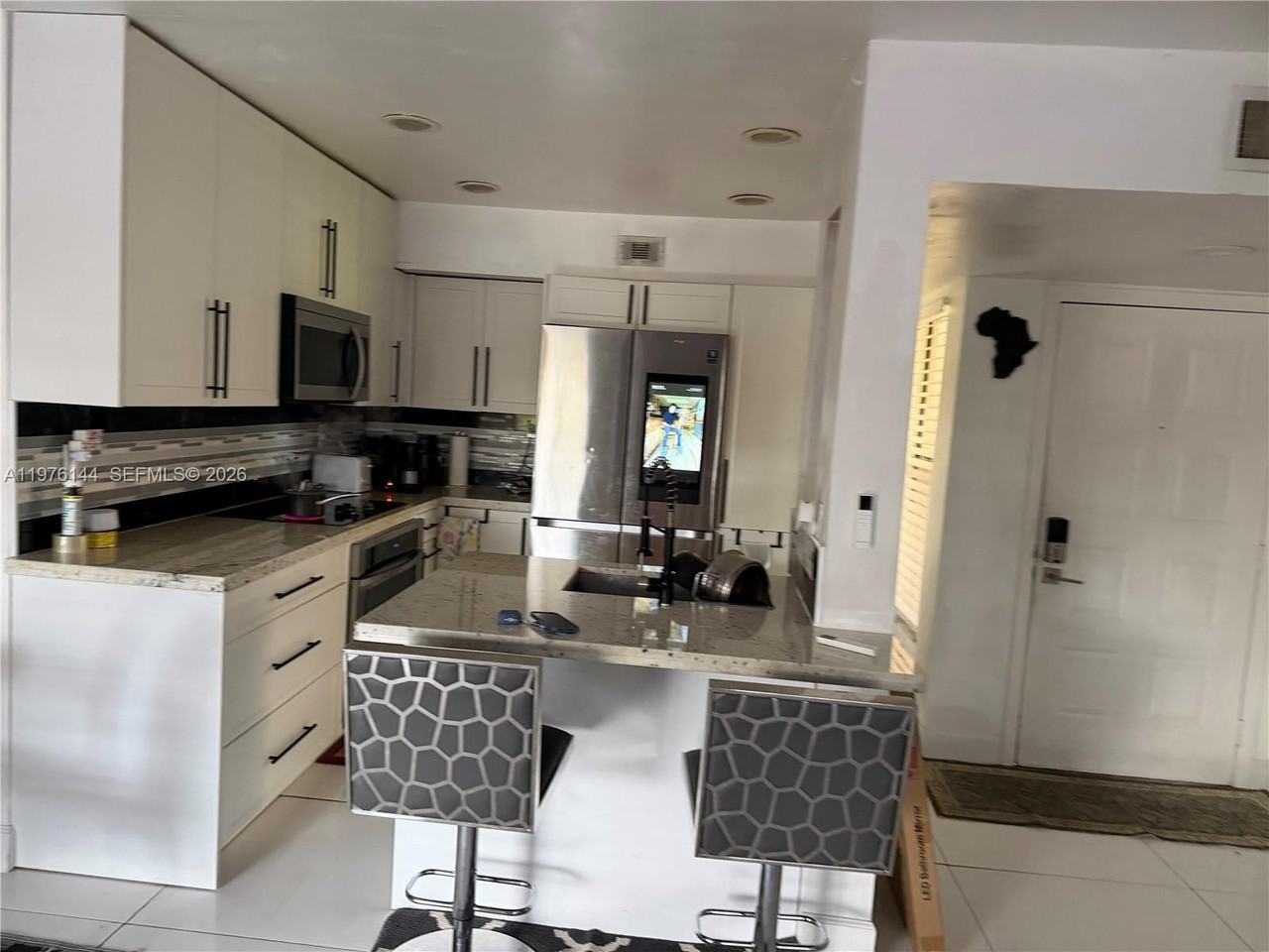 20170 Ne 3rd Ct #6 - Photo 4 of 16