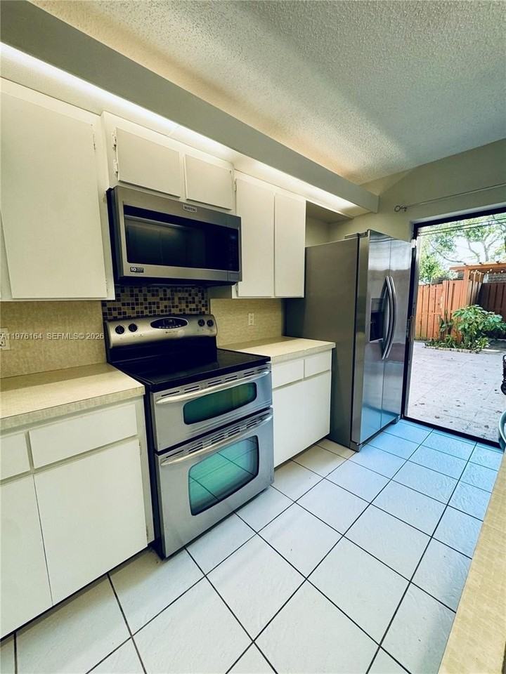 9143D Sw 23rd St - Photo 6 of 23