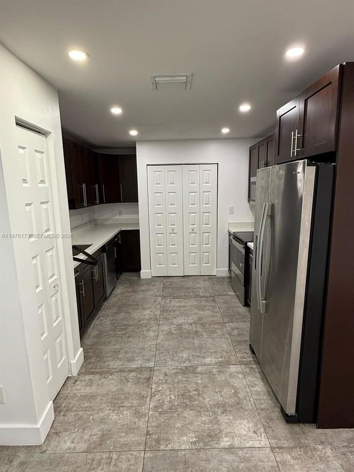 11801 Sw 180th St - Photo 4 of 14