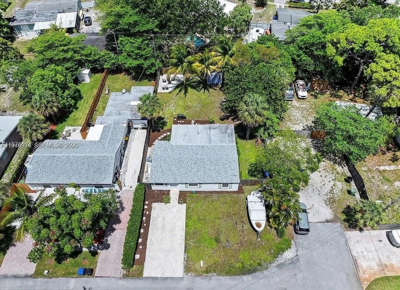 1480 Sw 26th Ave - Photo 2 of 28