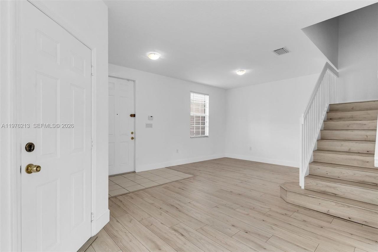 925 Sw 152nd Ct - Photo 3 of 25