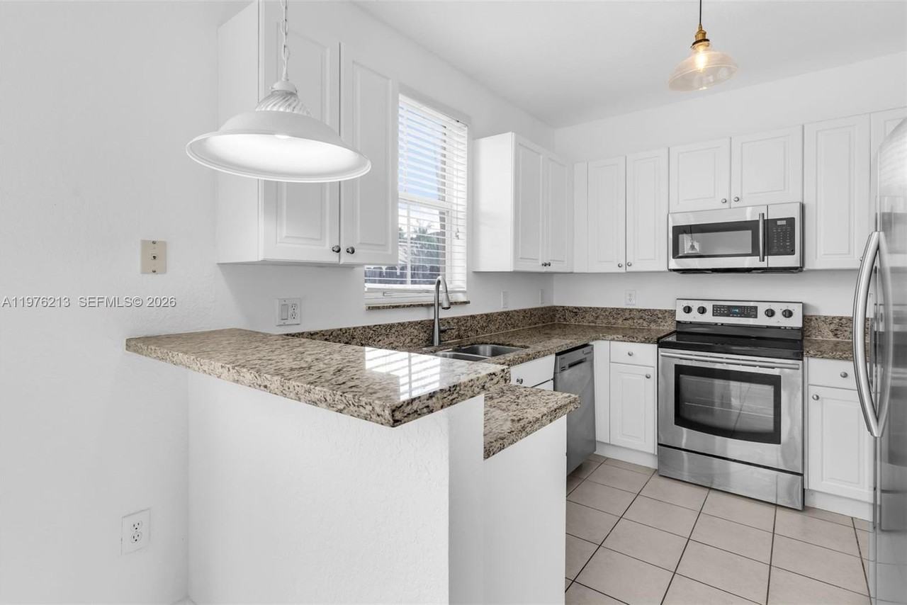 925 Sw 152nd Ct - Photo 6 of 25